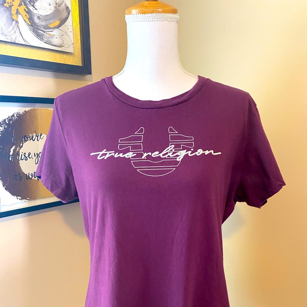 True Religion Maroon T-shirt. XL